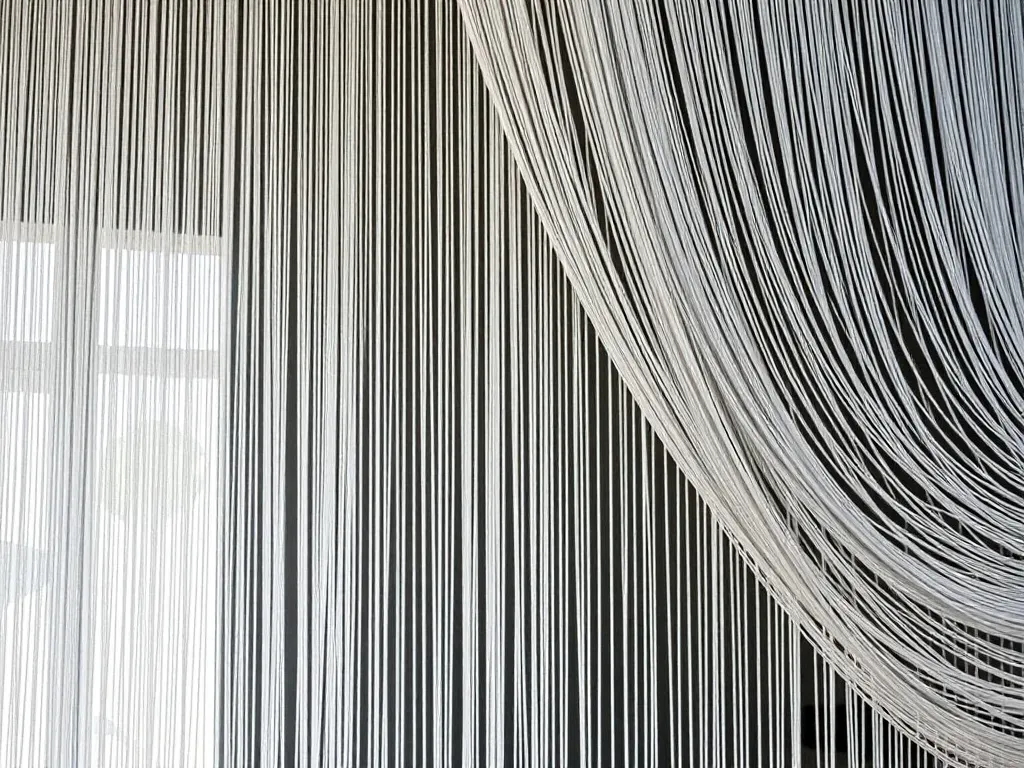 Firany gotowe w małych wnętrzach